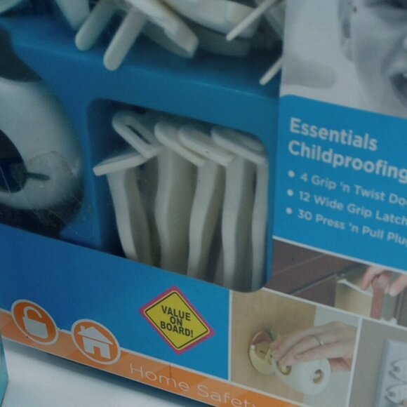 Safety Outlet Cover Cord Shortener & Essentials Childproofing Kit Baby Toddler - Picture 9 of 13